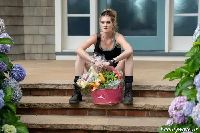 Review: ‘Sirens’ Is the Wild Summer Series We Crave Following ‘The White Lotus’