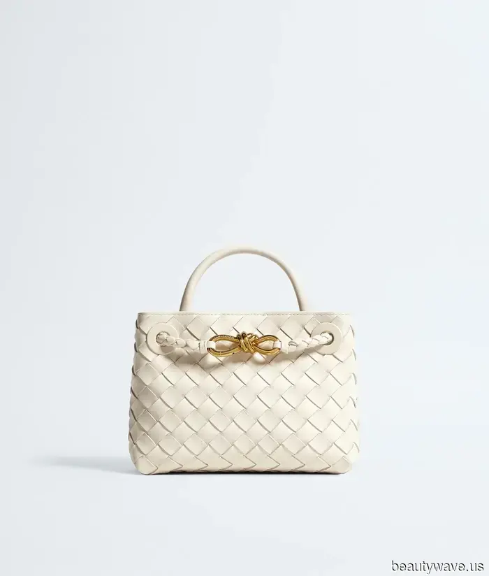 It Girls in NYC and L.A. Are Trading Their XL Totes for This Particular Mini Bag Trend.