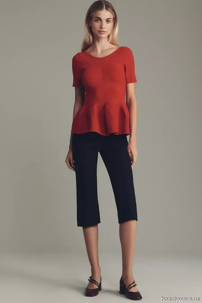 Non leggings e scarpe da ginnastica&mdash;questa è la combinazione chic di pantaloni e ballerine che Gwyneth indossa in aeroporto