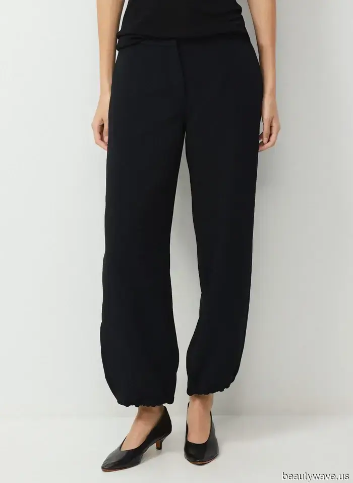If you want to appear more like a New Yorker while wearing Birkenstocks, opt for this particular style paired with this pant trend.