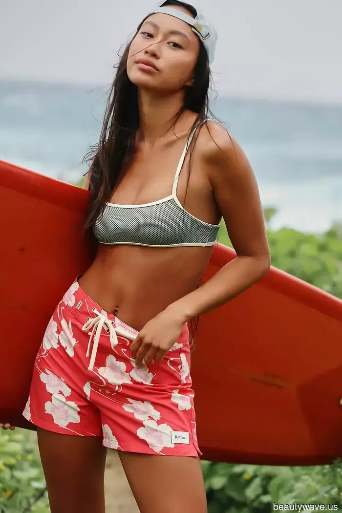 As a shopping expert who loves summer, here are 8 trending pieces that every wardrobe should include this year.