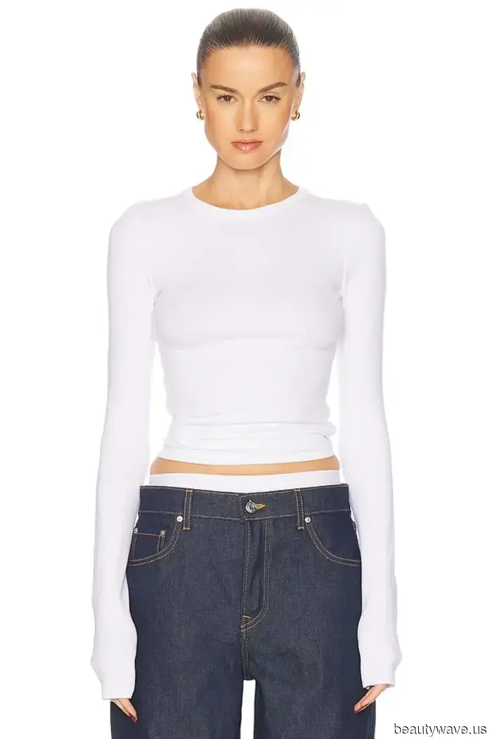 Las mujeres elegantes han comenzado a usar sus jeans de esta manera específica en silencio.