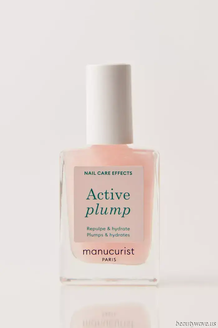 Do you recall Jelly Shoes? This Juicy Manicure serves as the nail counterpart inspired by the '90s.