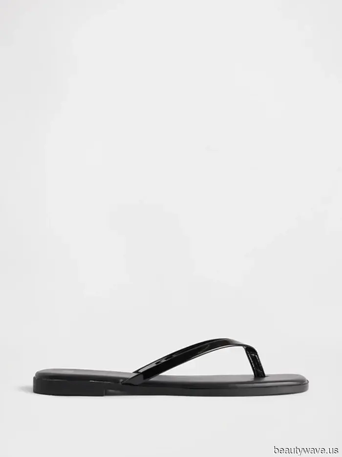 The hottest jeans color to pair with sandals this year has just been announced.