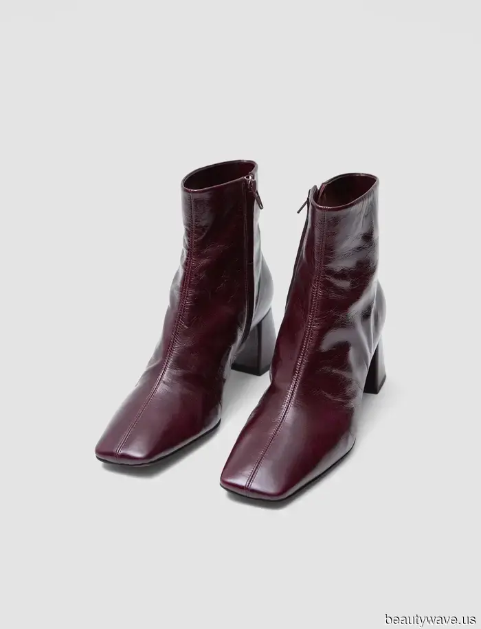 Esta tendencia de denim oscuro está regresando este otoño&mdash;5 maneras en que los vestidores de élite la están usando ahora.