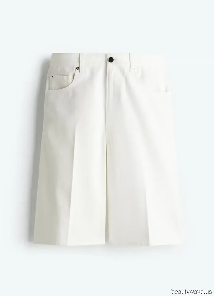 No one does winter fashion quite like Londoners—here are 7 ideal ways they're styling jeans and boots this season.