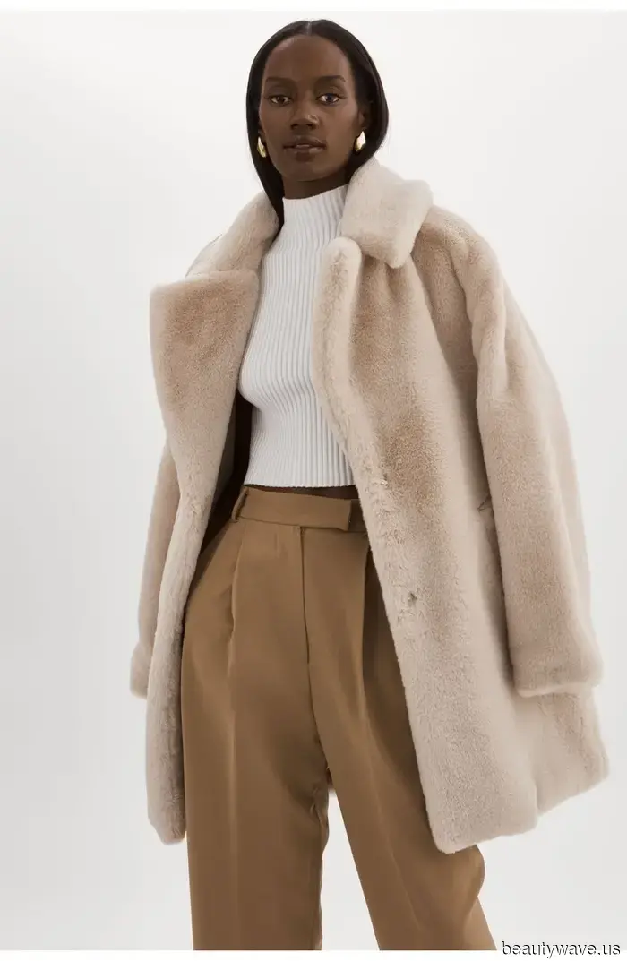 Cada mujer elegante debería tener este estilo de abrigo en su guardarropa de invierno.