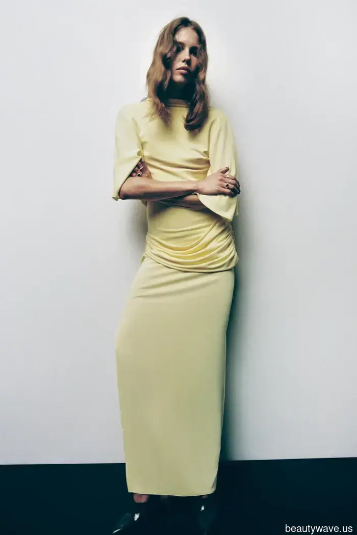 To achieve a classy and affluent look this season, this is the color combination you ought to choose.