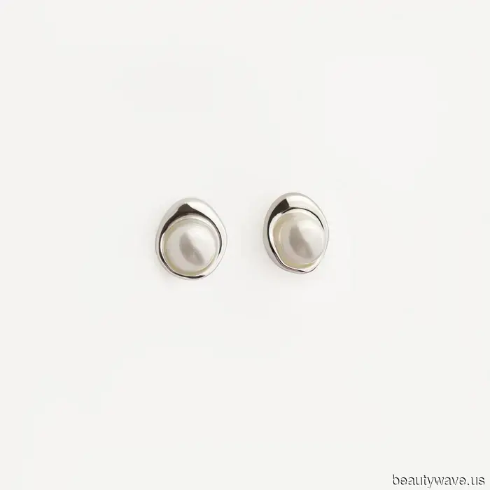 I don't have pierced ears; instead, I opt for this vintage style—three brands that excel in clip-ons.