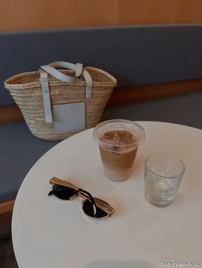 Neither Leather nor Suede—This Is the Sophisticated Bag Trend Stylish Women Revisit Each Summer