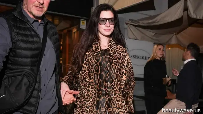 Hör mir zu: Der schickste Weg, weiße Jeans diesen Frühling zu tragen, ist mit diesen "hässlichen" Schuhen.