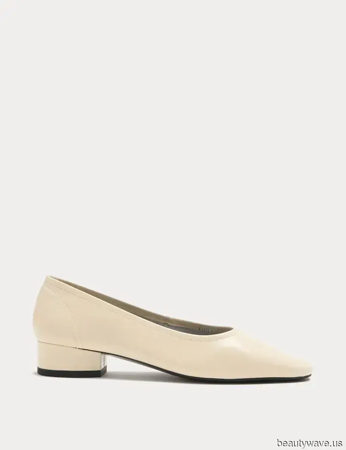 Alexa acaba de combinar sus jeans con la tendencia de zapatos más codificada por chicas francesas.