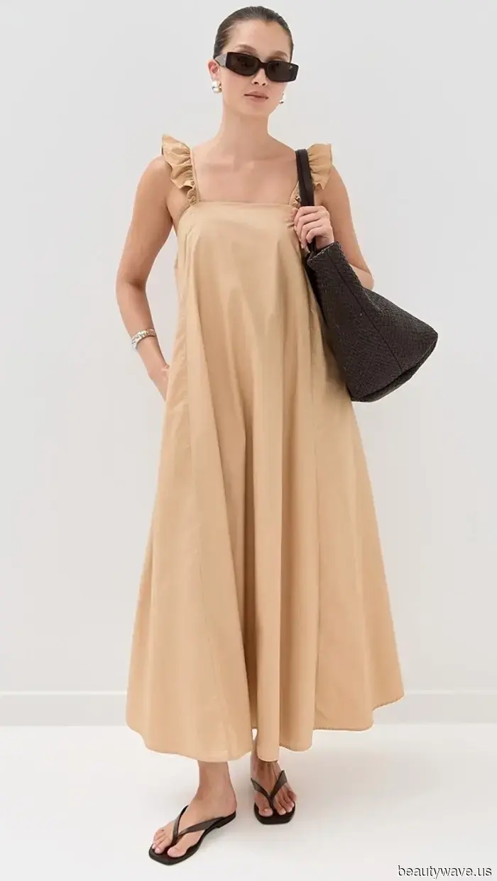 Visto en West Village: La tendencia del vestido no blanco que la gente de moda está usando sin parar con chanclas