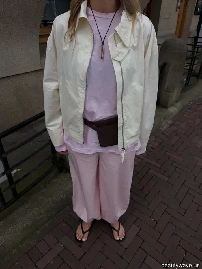 Improvvisamente, i più eleganti vestitori di Londra, Madrid e Capri hanno scambiato le perle per questa tendenza di gioielli molto più cool.