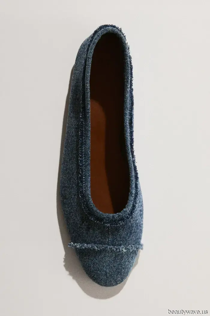 Not Leather, Not Suede—This Heels Trend Truly Looks Most Stylish with Jeans.