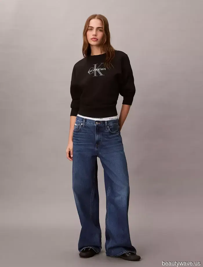 The Sole Denim Style You'll Notice on French and Italian Women During the Summer