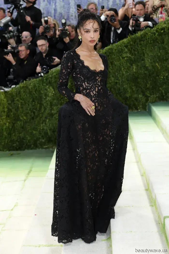 Zoë Kravitz acaba de llevar el vestido desnudo más elegante en la historia de la Met Gala.
