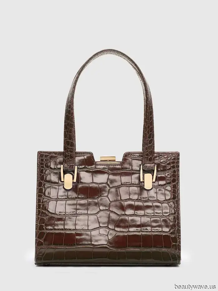 If you aim to achieve a French supermodel look, incorporate this chic bag trend into your casual outfits.