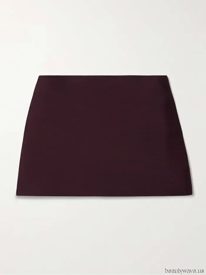 To achieve a classy and affluent look this season, this is the color combination you ought to choose.