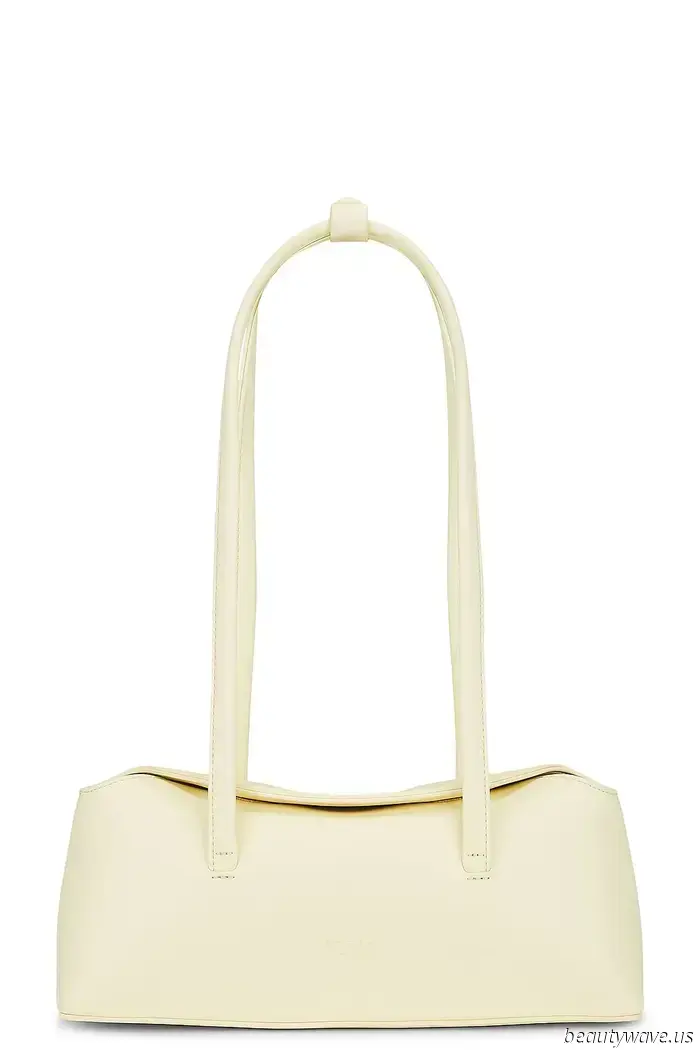I just returned from Paris and noticed these four summer trends among the most fashionable women.