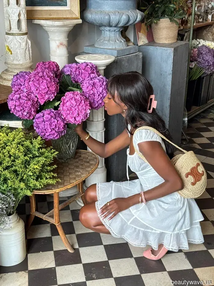 No, not cotton dresses—French women are repeatedly wearing these stylish linen trends this spring.