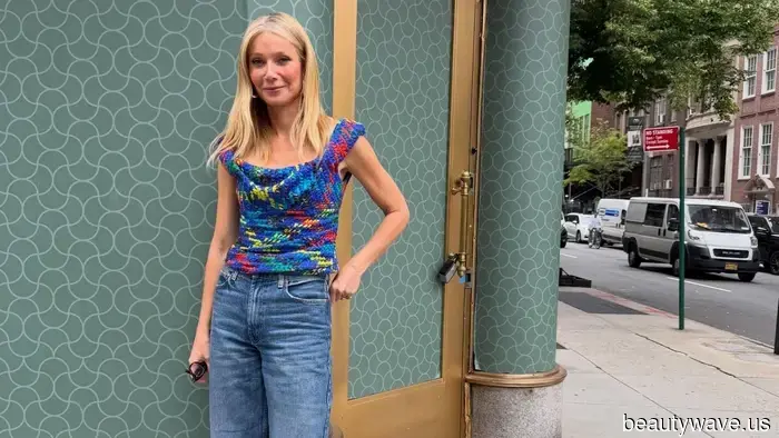 Cropped Jeans Appear More Luxurious When Paired With This Stylish Shoe Colour Trend