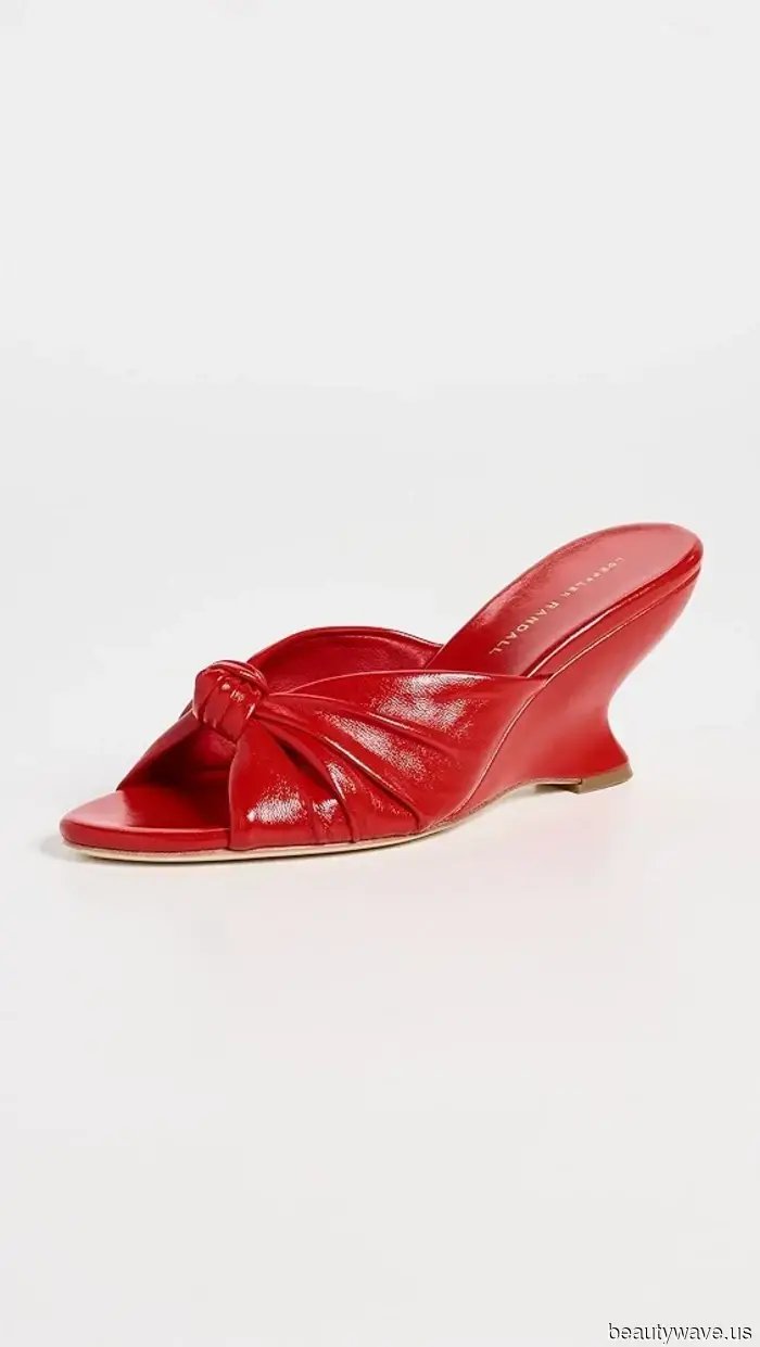 Es ist ein Fakt: Modeleute wählen diesen Sandalenfarbtrend über Schwarz, Weiß und Braun.