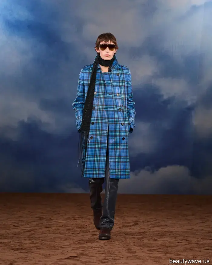 La nuova estetica della primavera 2026 è il vestire glamour da festival musicale, secondo Burberry.