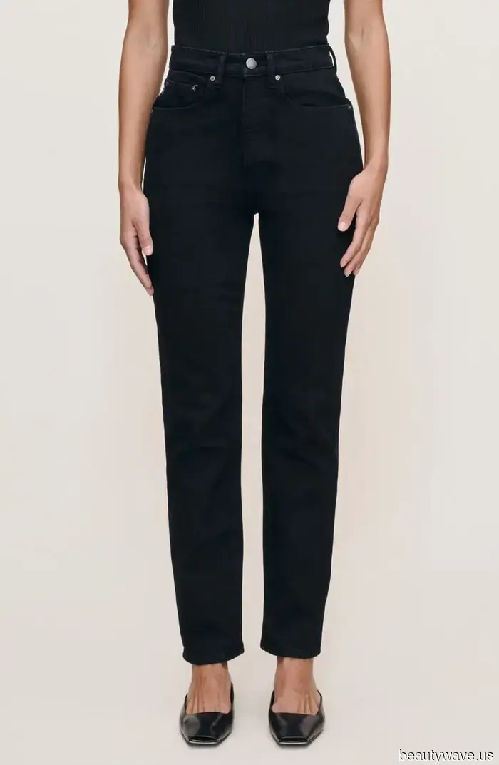 Le cinture a sciarpa non sembreranno superate *se* le indossi con questa tendenza in denim skinny.