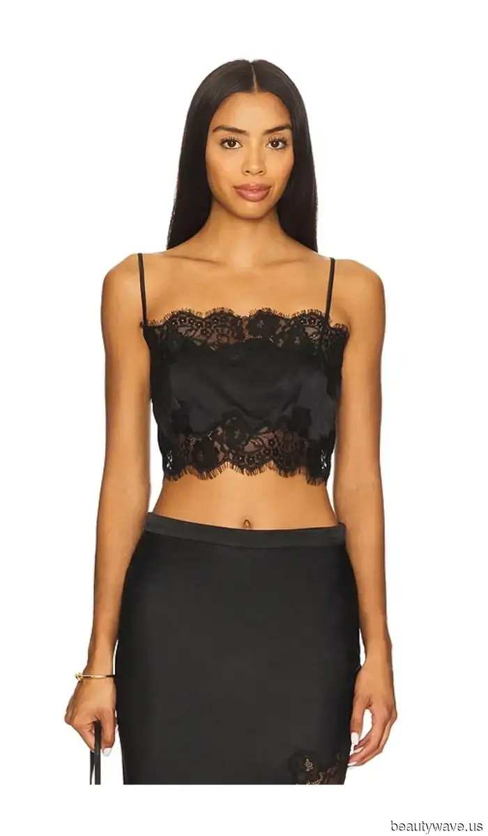 Spero tu abbia salvato questo top da uscita perché è tornato ed è più chic che mai.