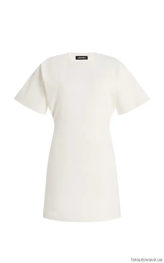 I'll be able to tell you're a fashion enthusiast if I spot you wearing jeans like *this* in 2025.