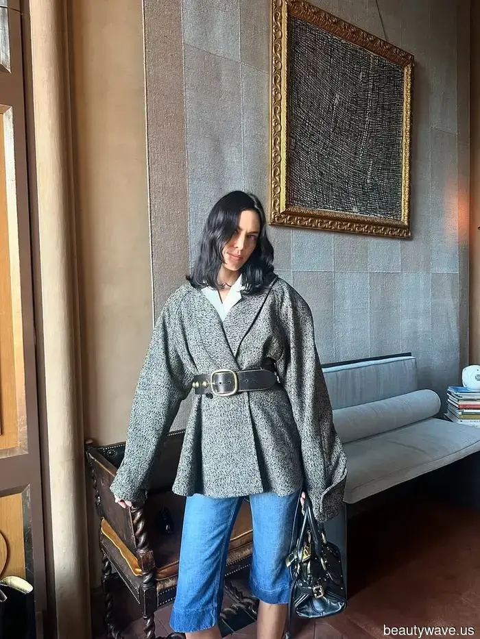 I never expected denim capris to return, but Alexa Chung has just shown me otherwise in Paris.