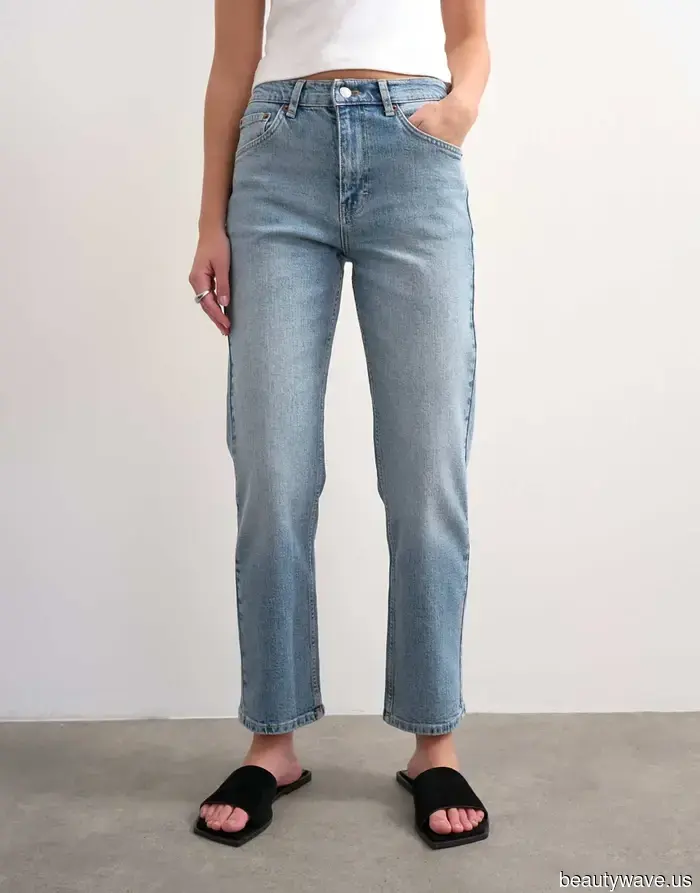 A Parigi, le donne più chic indossano uno di questi abbinamenti tra scarpe basse e pantaloni cropped.