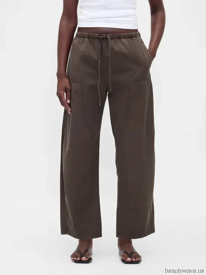 Encontré los pantalones de diseñador por $90 que lucen idénticos a la pareja de $280 que todas las chicas geniales tienen.