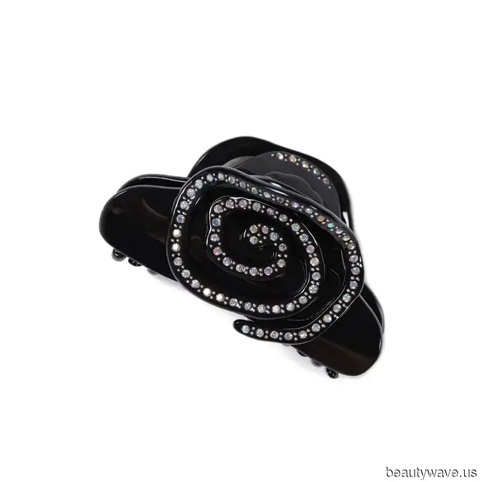 People constantly praise my style—here's a 7-day journal detailing everything I've worn and used.