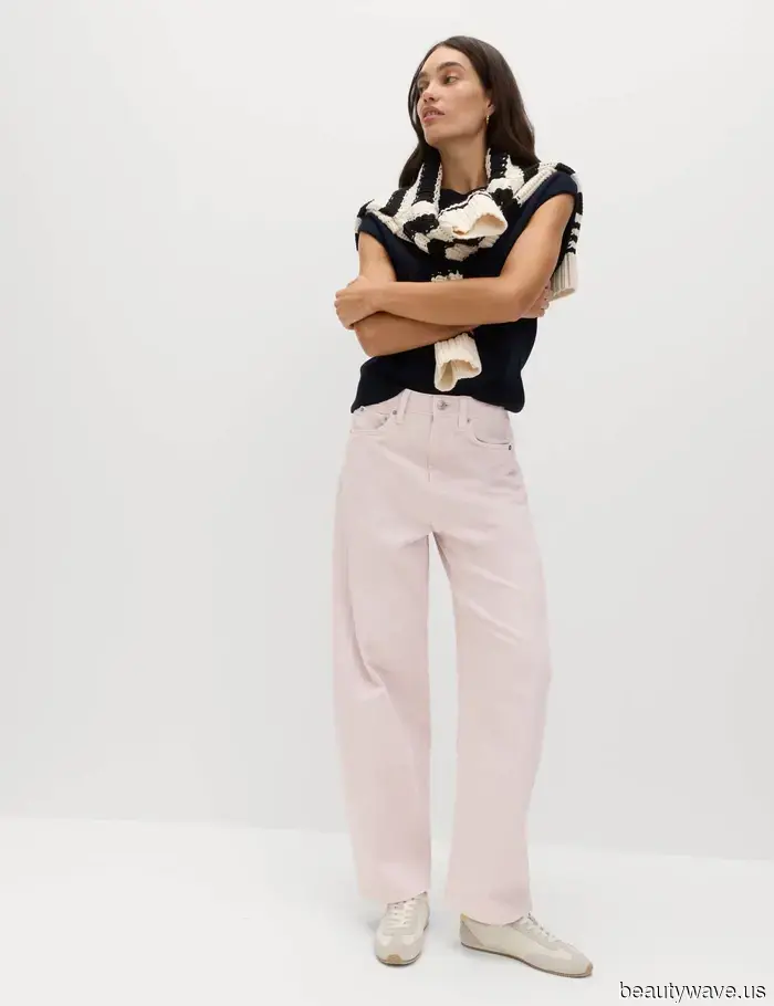 Nicht schmal, nicht weit&mdash;das sind die M&S Jeans, die schicke Frauen den ganzen Frühling über mit Blusen tragen werden.