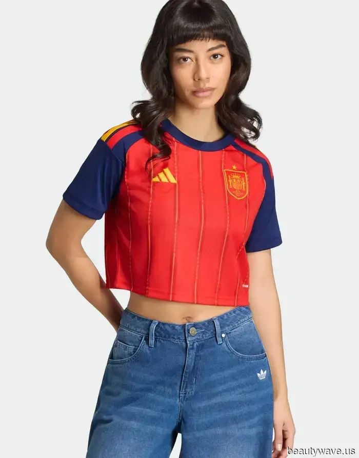 Regardless of whether your fashion preferences align more with Gen Z or Millennials, you won’t want to miss these 9 It-Girl summer outfits.