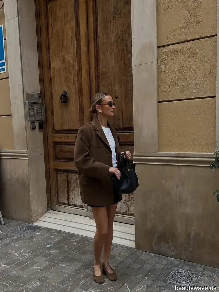 All the most stylish ballet-flat outfits share *this* common element for fall.