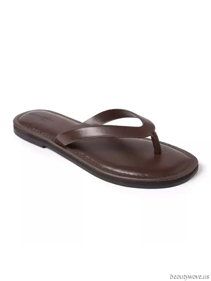 This pant style paired with flip-flops forms the most stylish combination we've encountered all summer.