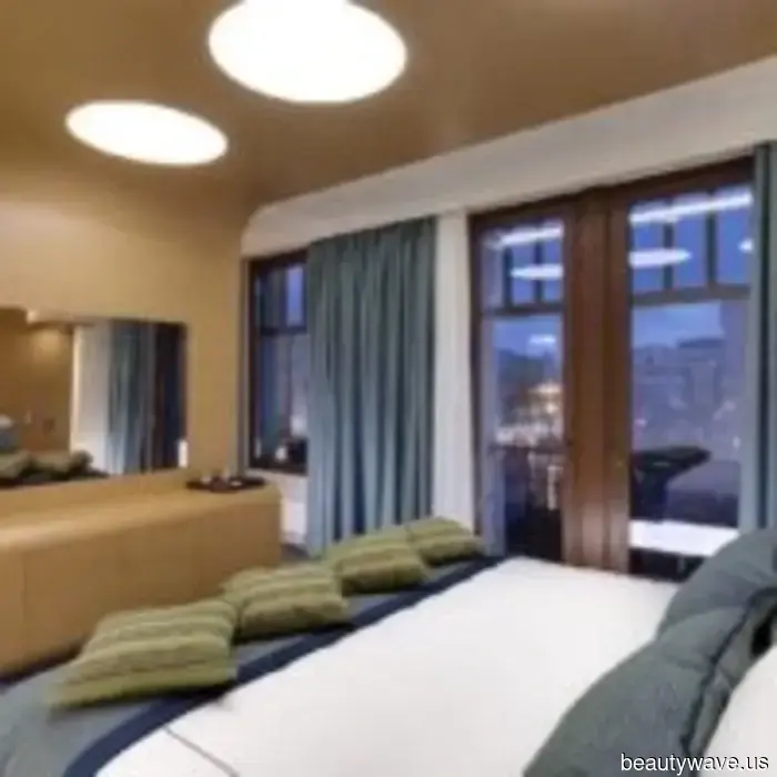 HOTEL STANDARD SCHENKT STERNE ZUM TAG DER ASTRONAUTIK