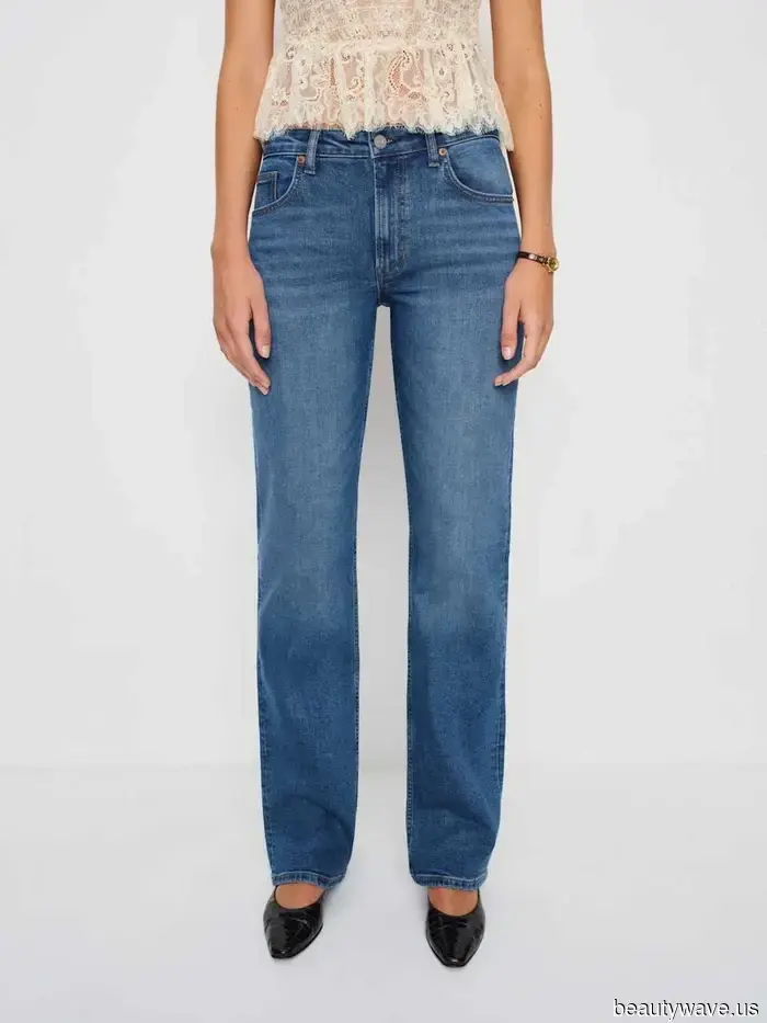 En NYC, usar jeans de tubo en este color con esta tendencia clásica de zapatos es muy 2026.