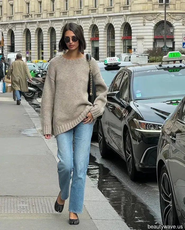Denim is on the horizon—7 methods Parisian trendsetters are refreshing their jean ensembles for fall.
