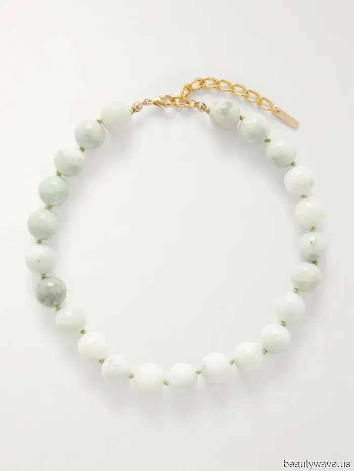 De repente, las vestidoras elegantes están usando estas 7 tendencias de joyería para hacer que sus atuendos de verano se sientan nuevos.