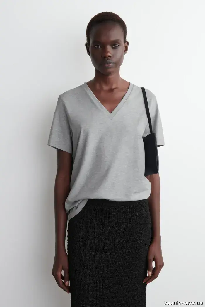 Questa t-shirt è stata "fuori" per così tanto tempo che è difficile credere che sia di nuovo alla moda.