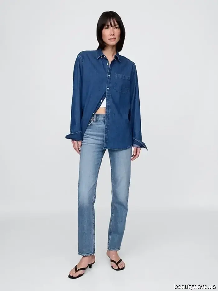 Not Crocs—Fashionable Individuals in Their 30s and 60s Are Sporting This Chic Shoe Trend with Jeans.