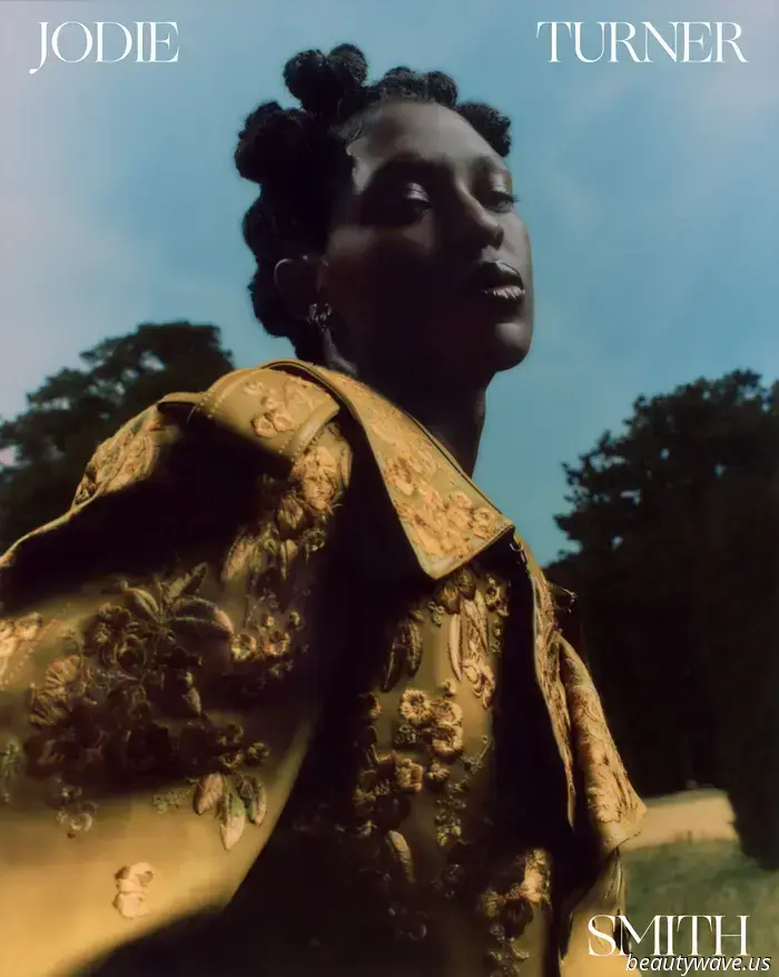 Jodie Turner-Smith si riscopre ancora e ancora e ancora