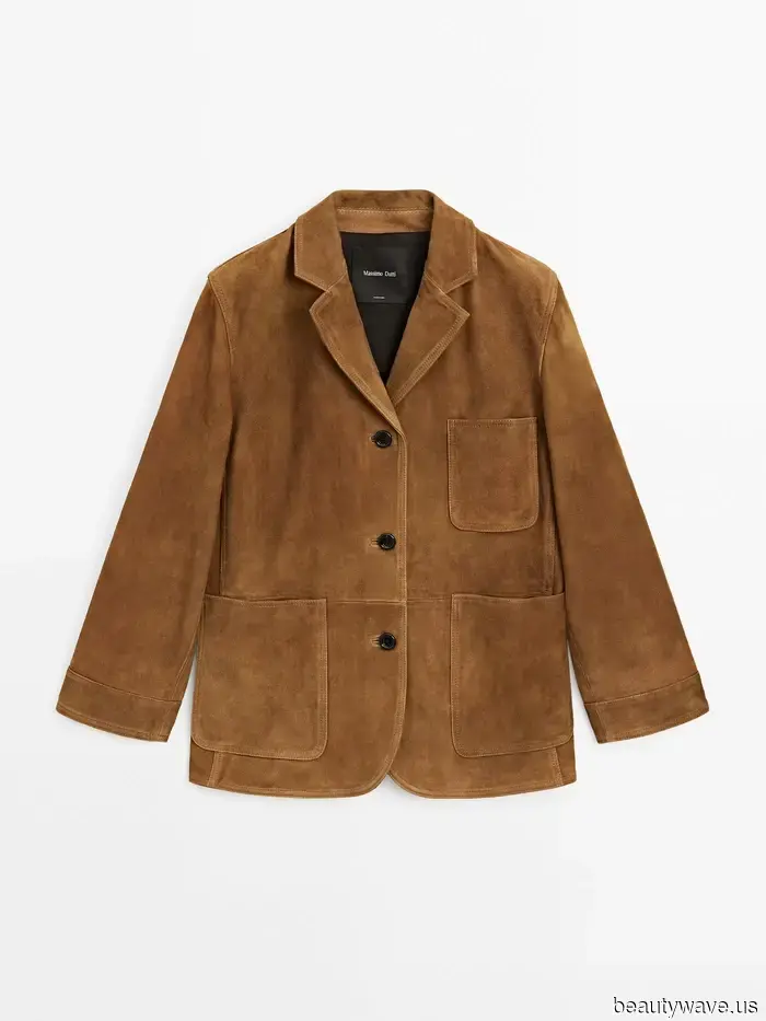 5 Ways Minimalists Are Styling Their Favorite Jeans at the Moment