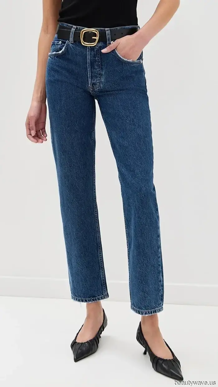 Forget Trendy Shoes—This Is the "Boring" Style That Everyone Is Pairing With Straight-Leg Jeans.