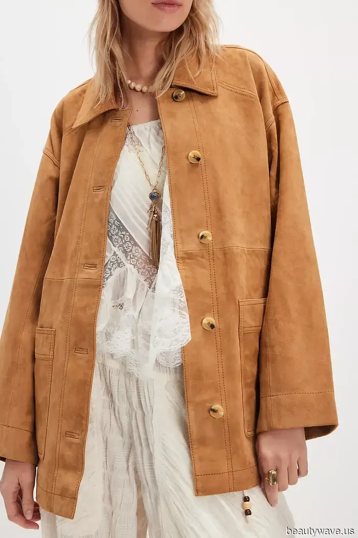 Из Лос-Анджелеса в Париж&mdash;все, кто *понимает*, отказываются от черных кожаных курток в пользу этого элегантного осеннего цветового тренда