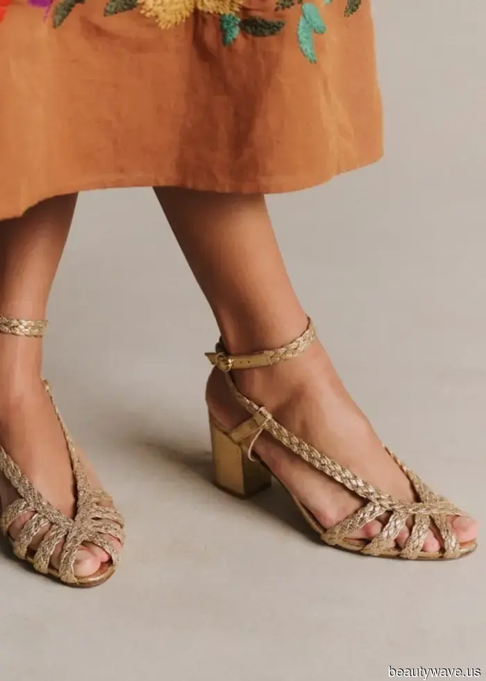 Se indossi uno di questi micro-trend di sandali del 2026, è chiaro che sei una persona di moda.